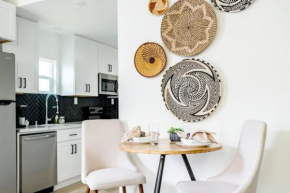 Chic 2Bed And Large Serene Backyard in Heart of SD